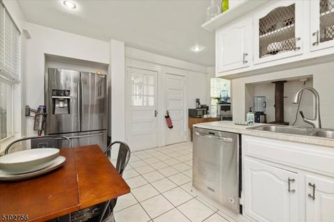 648 Berkeley Ave, Orange, NJ 07050 photo 10
