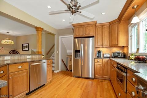 60 Kathleen Ct, Wayne, NJ 07470 photo 9