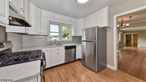 35 Lake Dr E, Wayne, NJ 07470 photo 10