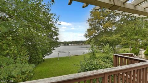 35 Lake Dr E, Wayne, NJ 07470 photo 12