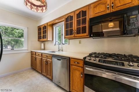21 Blake Dr, Clark, NJ 07066 photo 5
