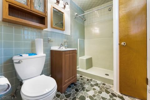 21 Blake Dr, Clark, NJ 07066 photo 13