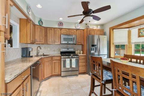 1008 Wetherburn Ct, Flemington, NJ 08822 photo 4