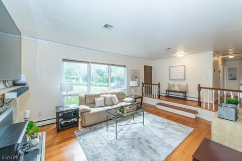 22 Schuyler Rd, Wayne, NJ 07470 photo 2