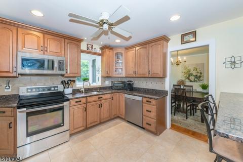 22 Schuyler Rd, Wayne, NJ 07470 photo 10