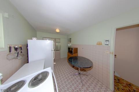 16 Kyle Dr, Dover, NJ 07801 photo 4