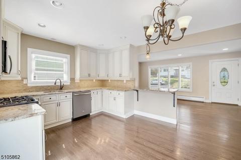 62 Pinecrest Ter, Wayne, NJ 07470 photo 3