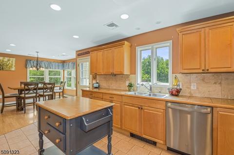 5 Hillside Ave, Clark, NJ 07066 photo 6