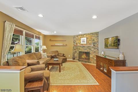 5 Hillside Ave, Clark, NJ 07066 photo 2