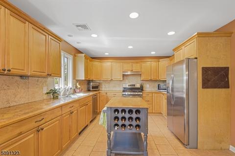 5 Hillside Ave, Clark, NJ 07066 photo 9