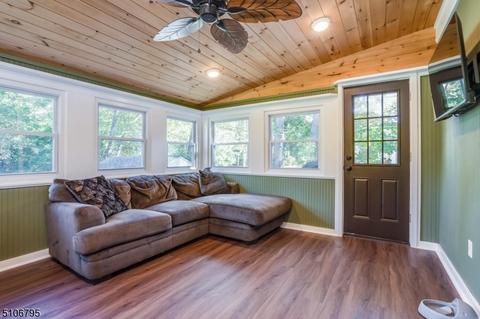 596 Mountain View Ter, Middlesex, NJ 08846 photo 27