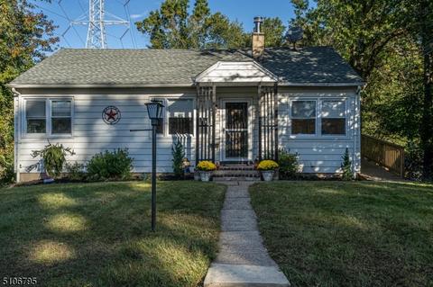596 Mountain View Ter, Middlesex, NJ 08846 photo 4