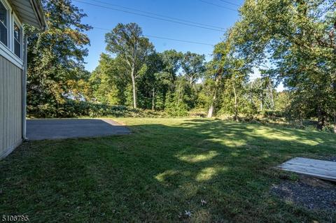 596 Mountain View Ter, Middlesex, NJ 08846 photo 10