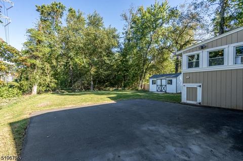 596 Mountain View Ter, Middlesex, NJ 08846 photo 6