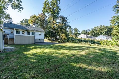 596 Mountain View Ter, Middlesex, NJ 08846 photo 8