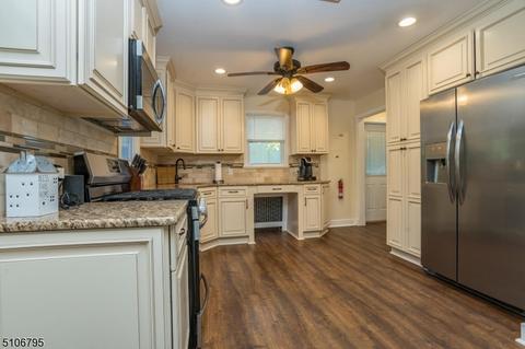 596 Mountain View Ter, Middlesex, NJ 08846 photo 23