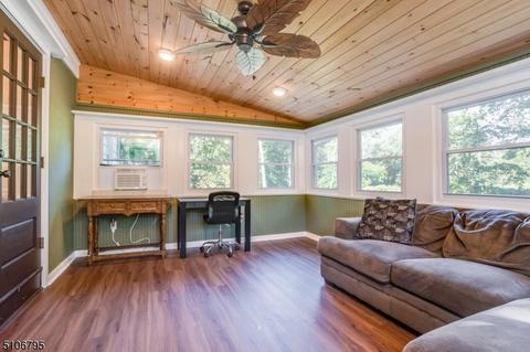 596 Mountain View Ter, Middlesex, NJ 08846 photo 26