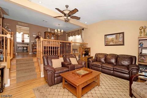85 Louis Ave, Middlesex, NJ 08846 photo 16