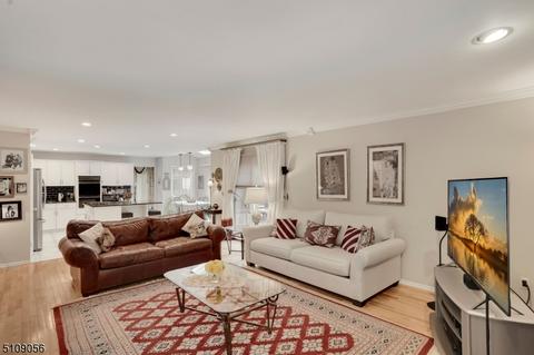 8 Clinton Ave, Edison, NJ 08820 photo 4
