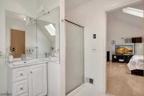 8 Clinton Ave, Edison, NJ 08820 photo 30