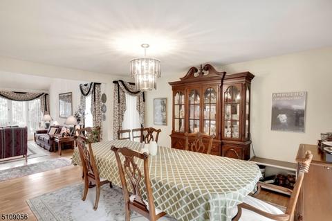 8 Clinton Ave, Edison, NJ 08820 photo 12