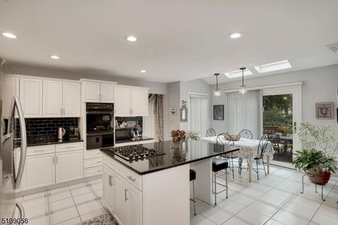 8 Clinton Ave, Edison, NJ 08820 photo 5