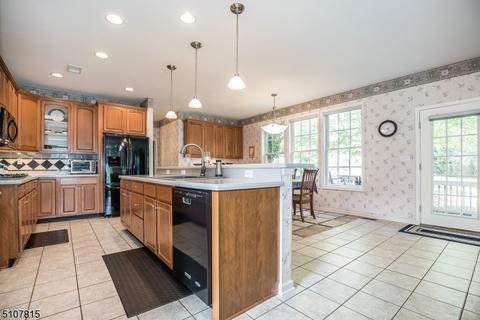 25 Setting Sun Dr, Hackettstown, NJ 07840 photo 9