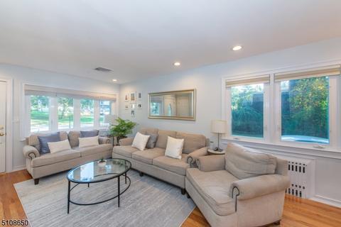 77 Hardwick Ln, Wayne, NJ 07470 photo 9