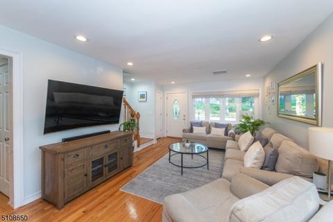 77 Hardwick Ln, Wayne, NJ 07470 photo 8