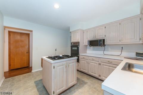 468 Mountainview Dr, North Plainfield, NJ 07063 photo 14