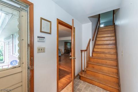 468 Mountainview Dr, North Plainfield, NJ 07063 photo 4