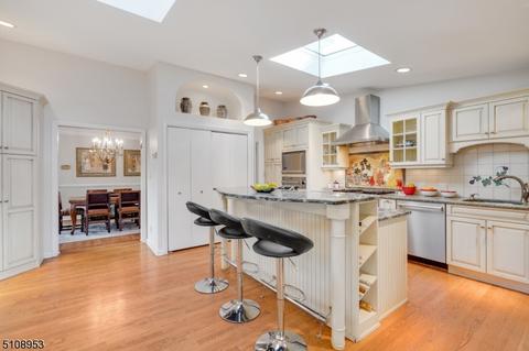 65 Locust Ave, Millburn, NJ 07041 photo 13