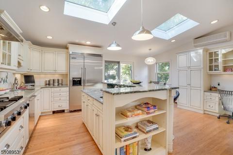 65 Locust Ave, Millburn, NJ 07041 photo 14