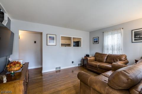 33 Bergen Ave, Wanaque Boro, NJ 07420 photo 3