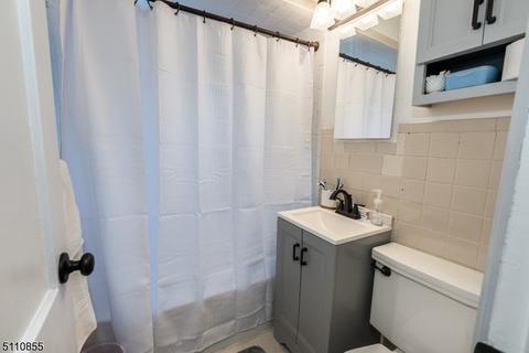 33 Bergen Ave, Wanaque Boro, NJ 07420 photo 10