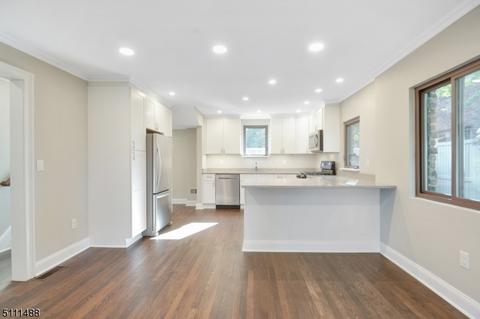 764 Cedar Ln, Teaneck, NJ 07666 photo 3