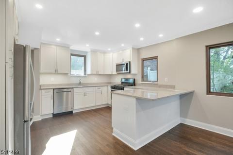 764 Cedar Ln, Teaneck, NJ 07666 photo 2