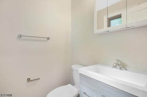764 Cedar Ln, Teaneck, NJ 07666 photo 15