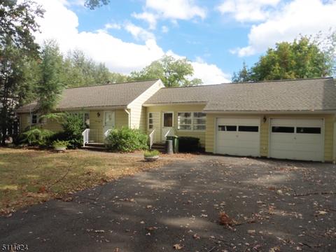 756 Prescott Pl, Paramus, NJ 07652 photo 1
