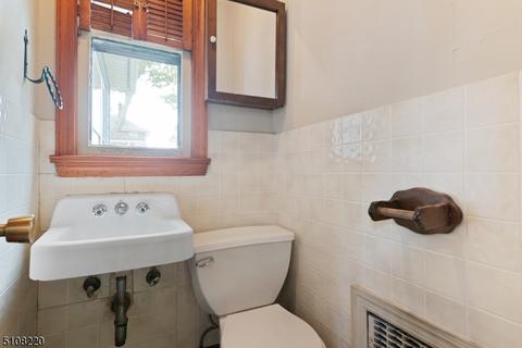 373 Hillside Ave, Nutley, NJ 07110 photo 9