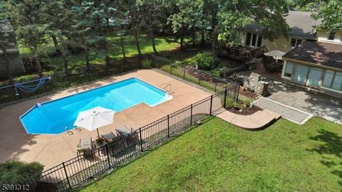 30 Berkley Ct, Wayne, NJ 07470 photo 3