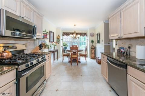 122 Butternut Dr, Wayne, NJ 07470 photo 5