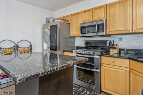 806 Grandview St, Middlesex, NJ 08846 photo 3