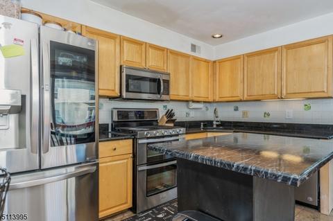 806 Grandview St, Middlesex, NJ 08846 photo 2