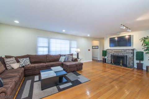66 Everett Dr, Randolph, NJ 07869 photo 4