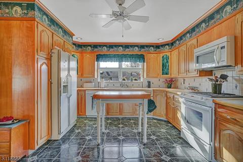 134 Benart Pl, Middlesex, NJ 08846 photo 9