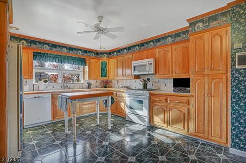 134 Benart Pl, Middlesex, NJ 08846 photo 10