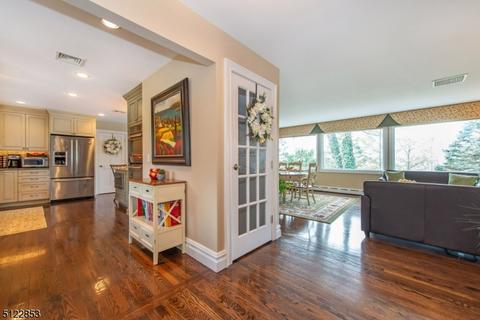37 Swiss Ter, Wayne, NJ 07470 photo 2