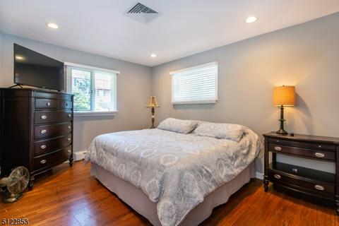 37 Swiss Ter, Wayne, NJ 07470 photo 14