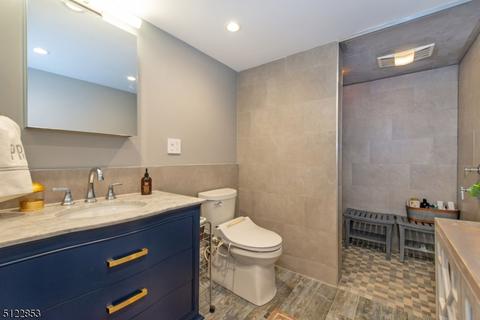 37 Swiss Ter, Wayne, NJ 07470 photo 20